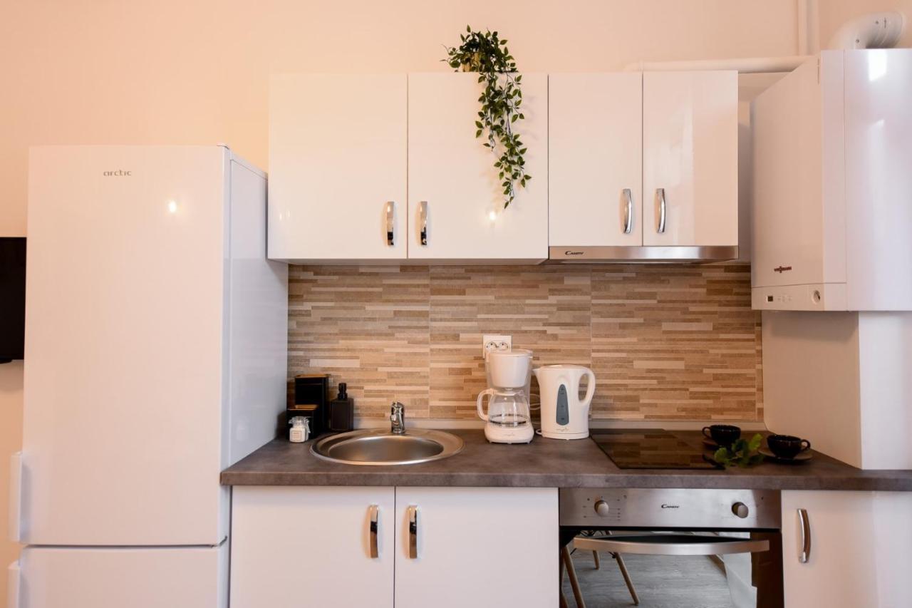 Cozy 1Br Escape - Apartment With Charming Balcony Near Universitate Бухарест Екстер'єр фото