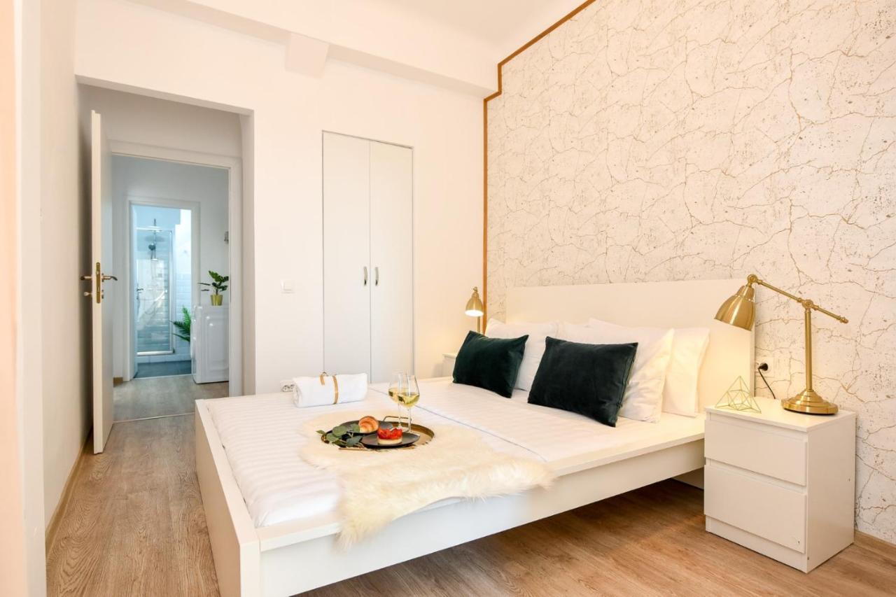 Cozy 1Br Escape - Apartment With Charming Balcony Near Universitate Бухарест Екстер'єр фото