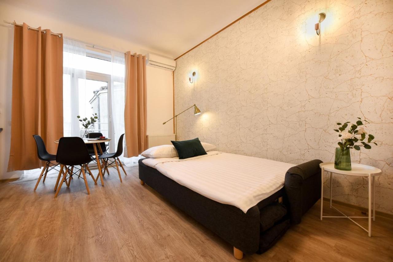 Cozy 1Br Escape - Apartment With Charming Balcony Near Universitate Бухарест Екстер'єр фото
